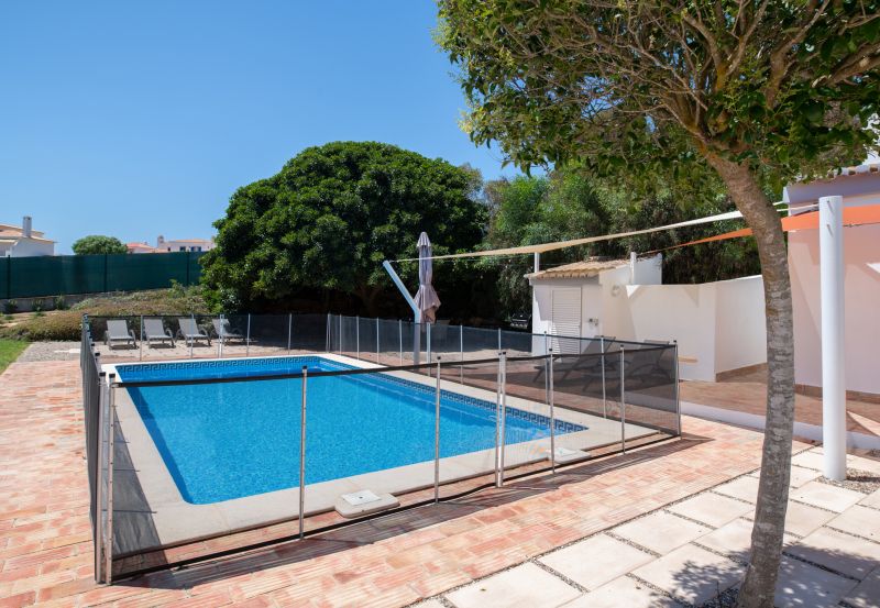 Child-Friendly Pool Fence